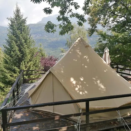 مكان تخييم Glamping C Selva Tenda Castagno Piano Porlezza